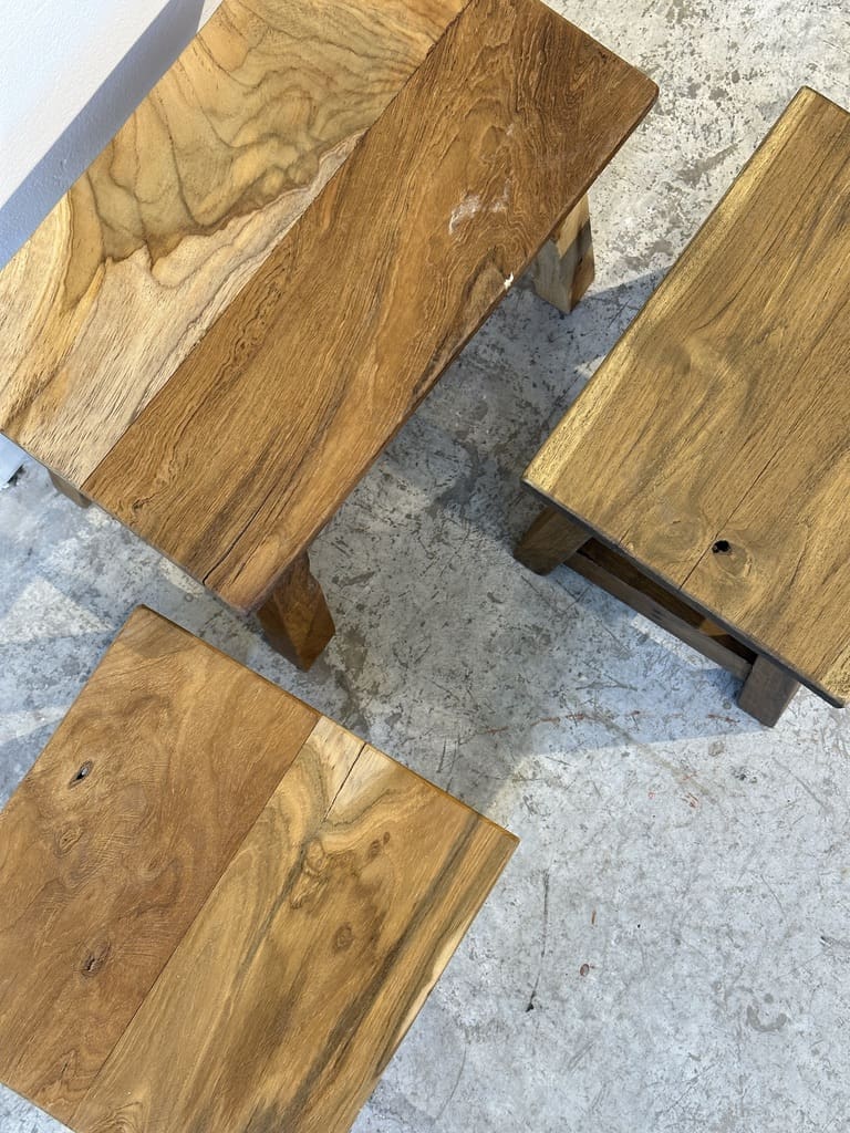 שרפרף עץ טיק 30x26 – בעבודת יד מאינדונזיה – תמונה 4