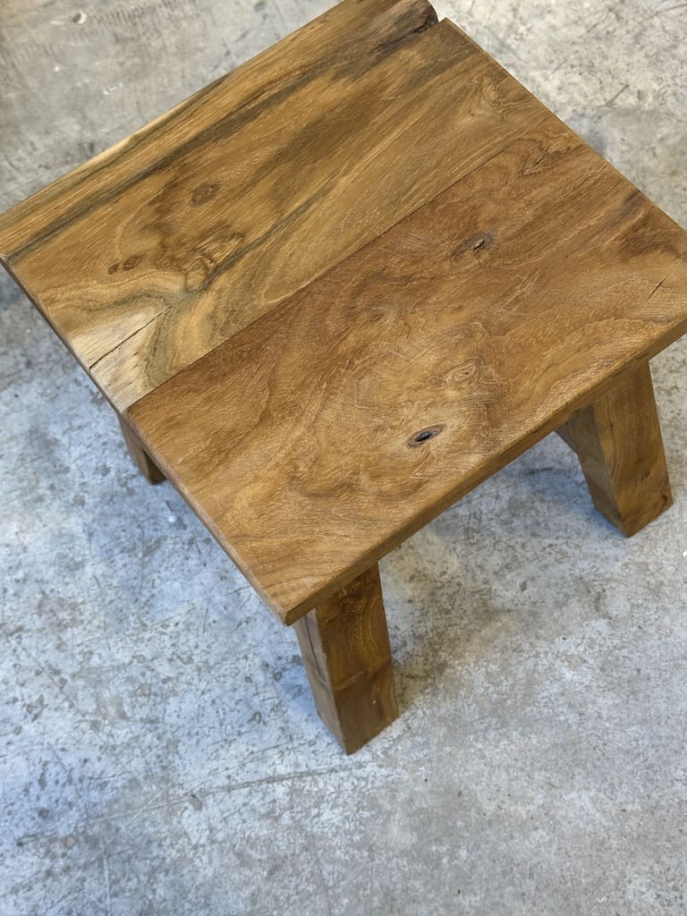 שרפרף עץ טיק 26x26 – בעבודת יד מאינדונזיה – תמונה 2