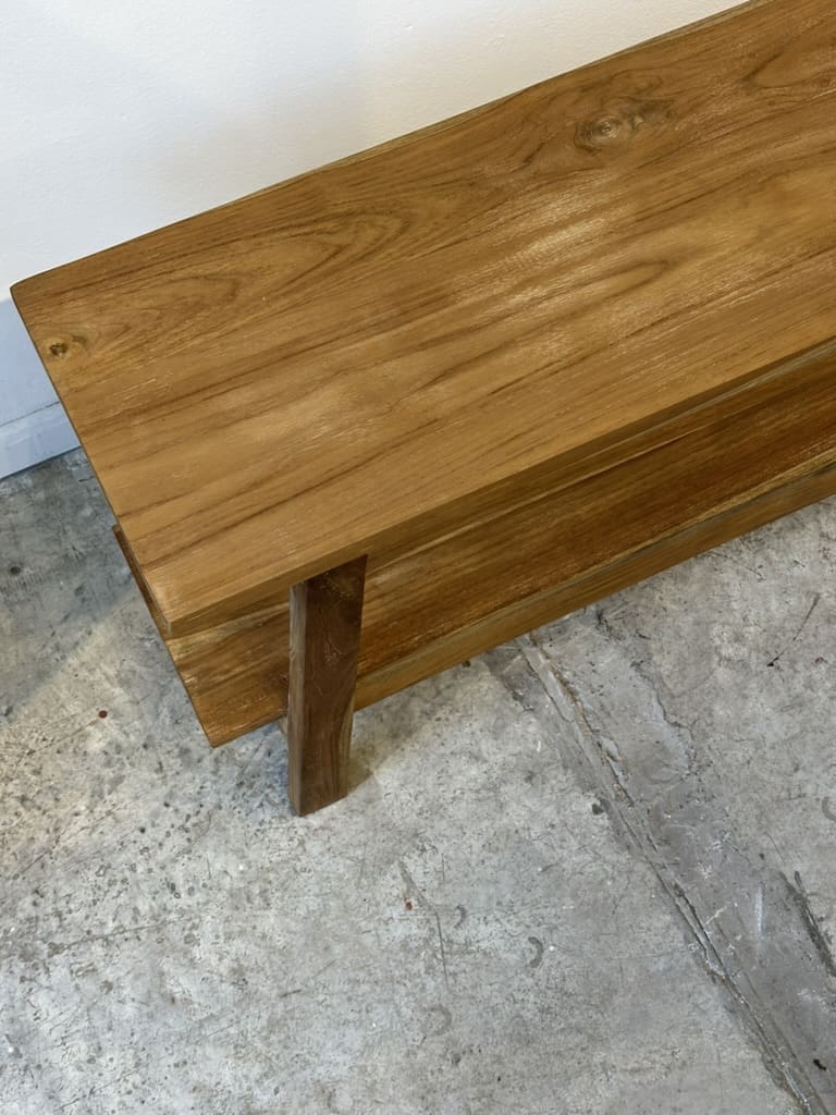 Tiko – ספסל עץ טיק עם מדף – תמונה 2