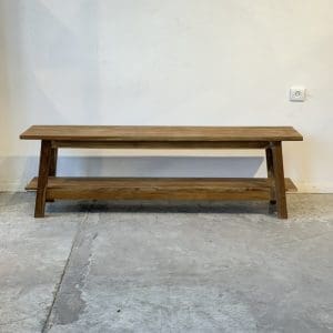 Tiko – ספסל עץ טיק עם מדף