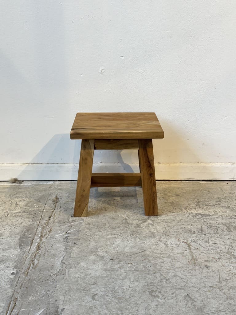 שרפרף עץ טיק 30x26 – בעבודת יד מאינדונזיה – תמונה 3