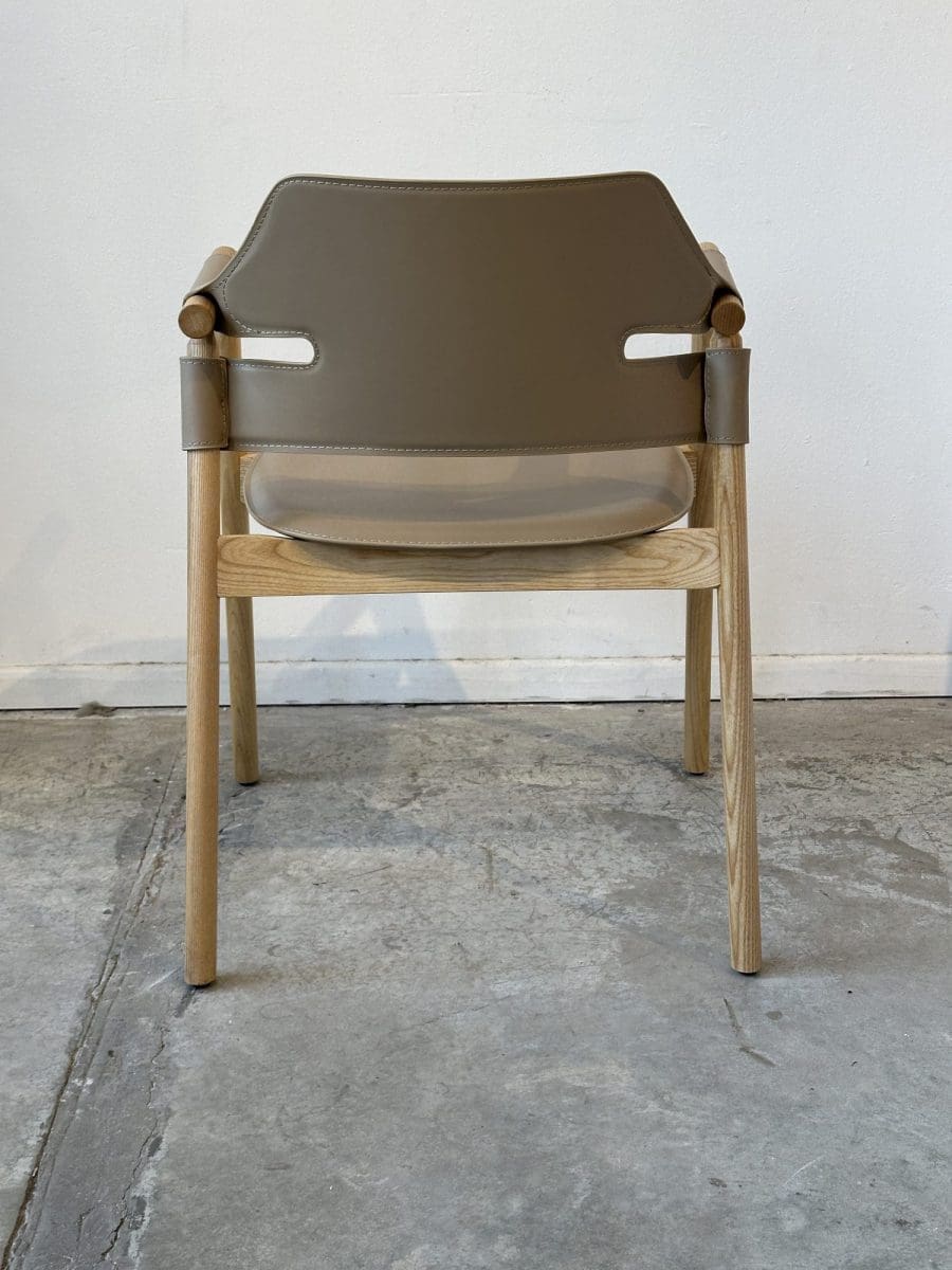 כיסא אוכל LOR – עם ידיות עץ אלון - מגוון צבעים – תמונה 3