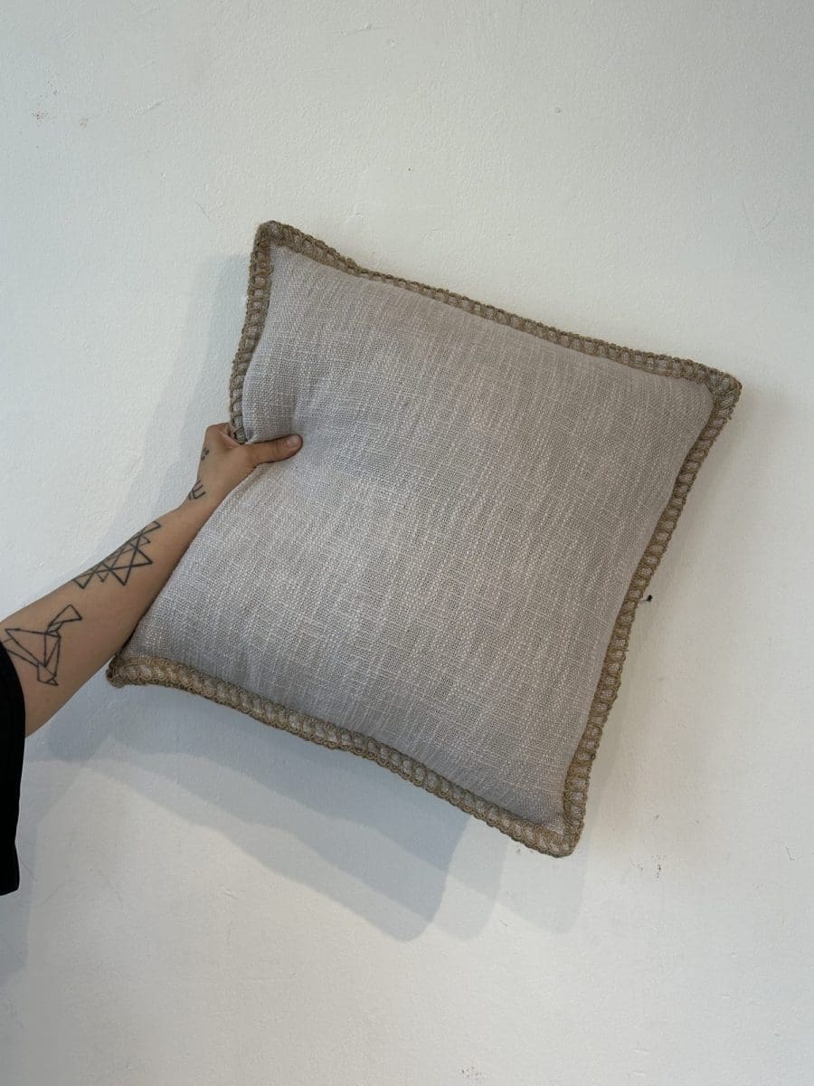 Roup – כרית נוי בגוון לאפור