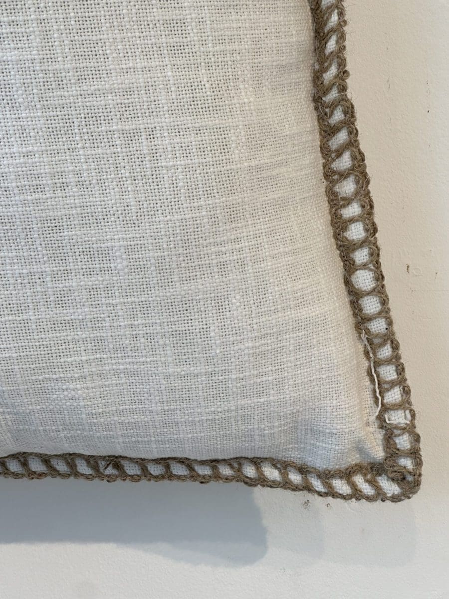 Roup – כרית נוי בגוון לבן – תמונה 2