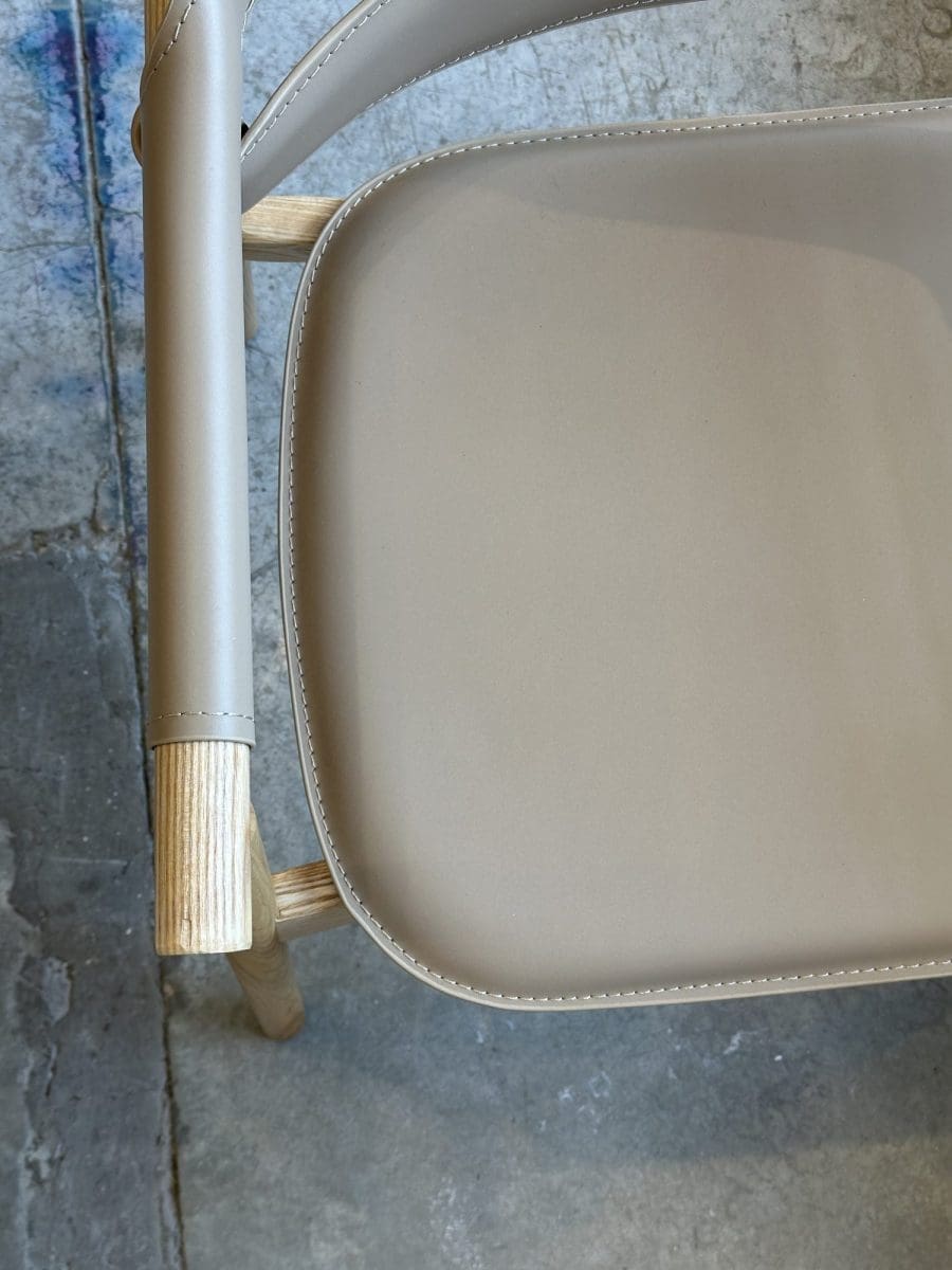 כיסא אוכל LOR – עם ידיות עץ אלון - מגוון צבעים – תמונה 4