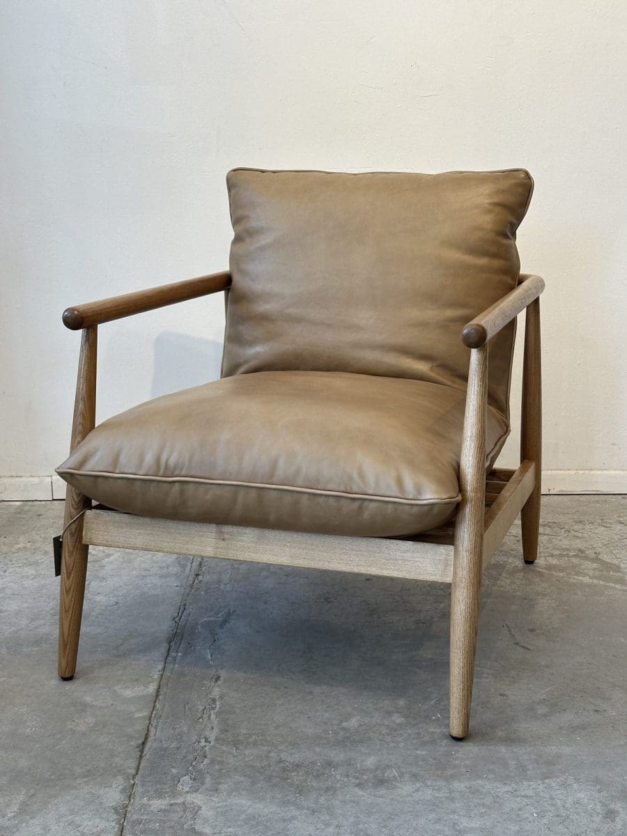 כורסא עור Lora