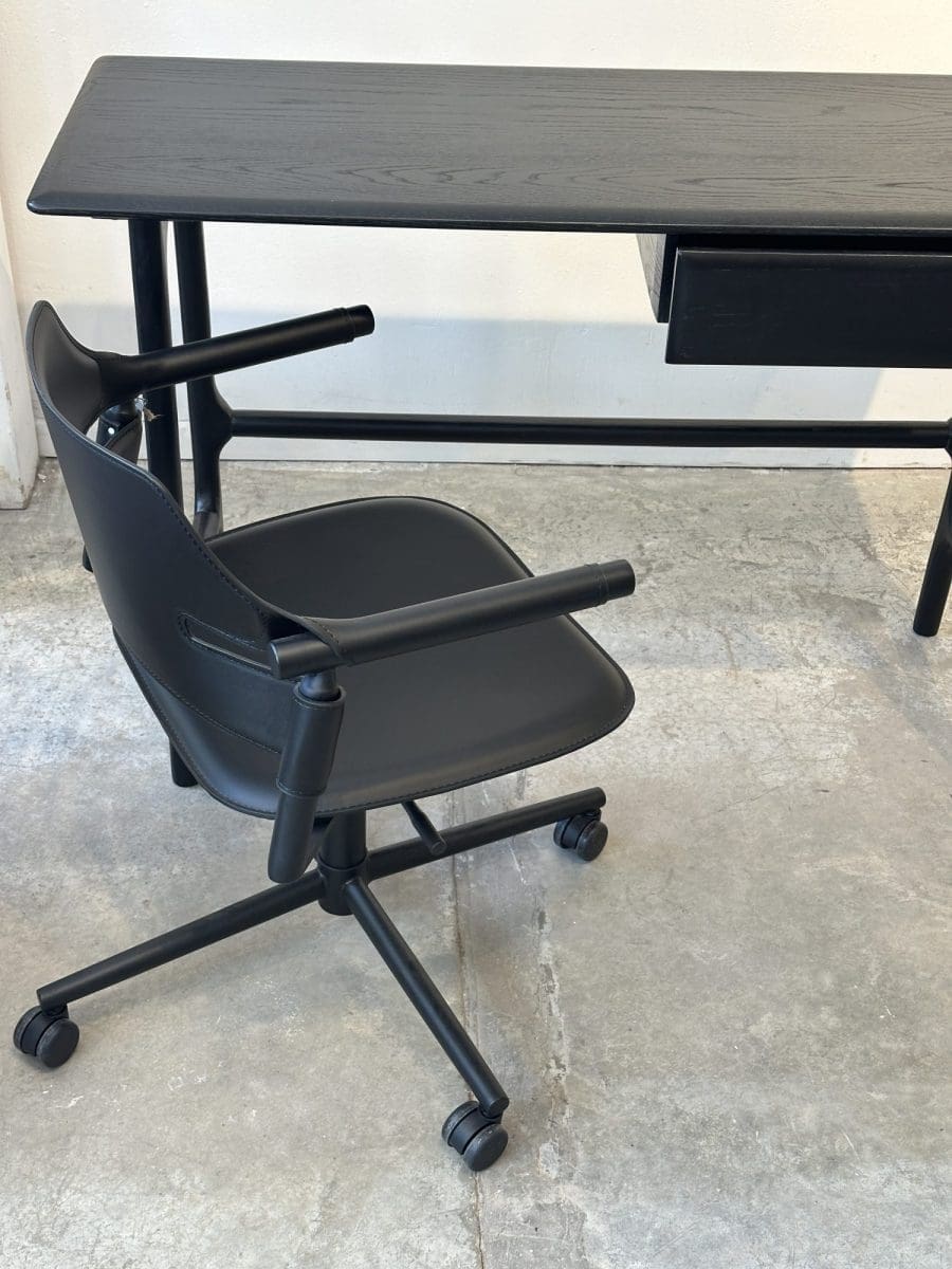 Pari – שולחן עבודה מעץ מלא | צבע שחור – תמונה 4