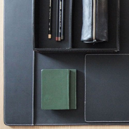 פד עור ממוחזר שולחני עם כיס - ירוק כהה Orskov Copenhagen – תמונה 3