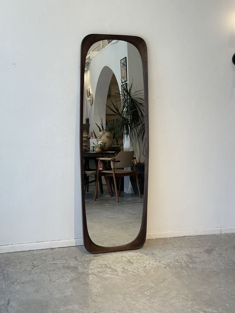 מראה עץ אגוז 160/52